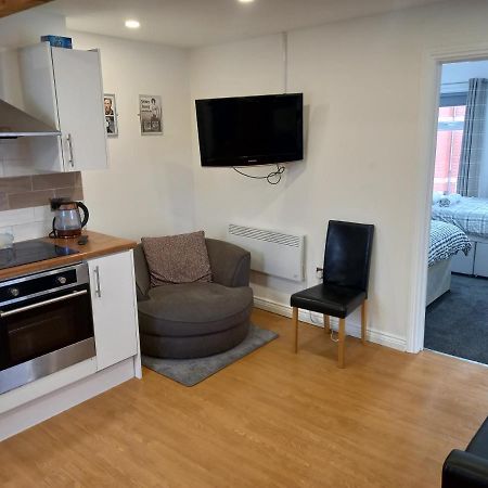 Apartment With Roof Terrace Close To City Centre Cardiff Extérieur photo