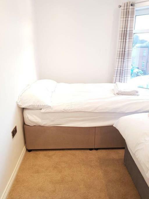 Apartment With Roof Terrace Close To City Centre Cardiff Extérieur photo