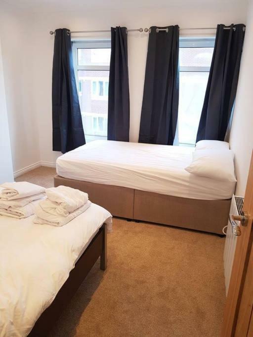 Apartment With Roof Terrace Close To City Centre Cardiff Extérieur photo